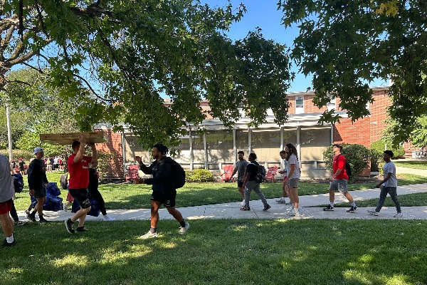 Albrightians help new students move in to residence halls